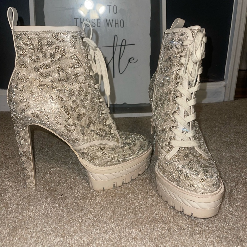 Adorable Sparkly Leopard Design ankle boots Gianni Bini worn once